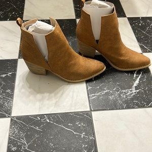 Ankle faux snake bootie